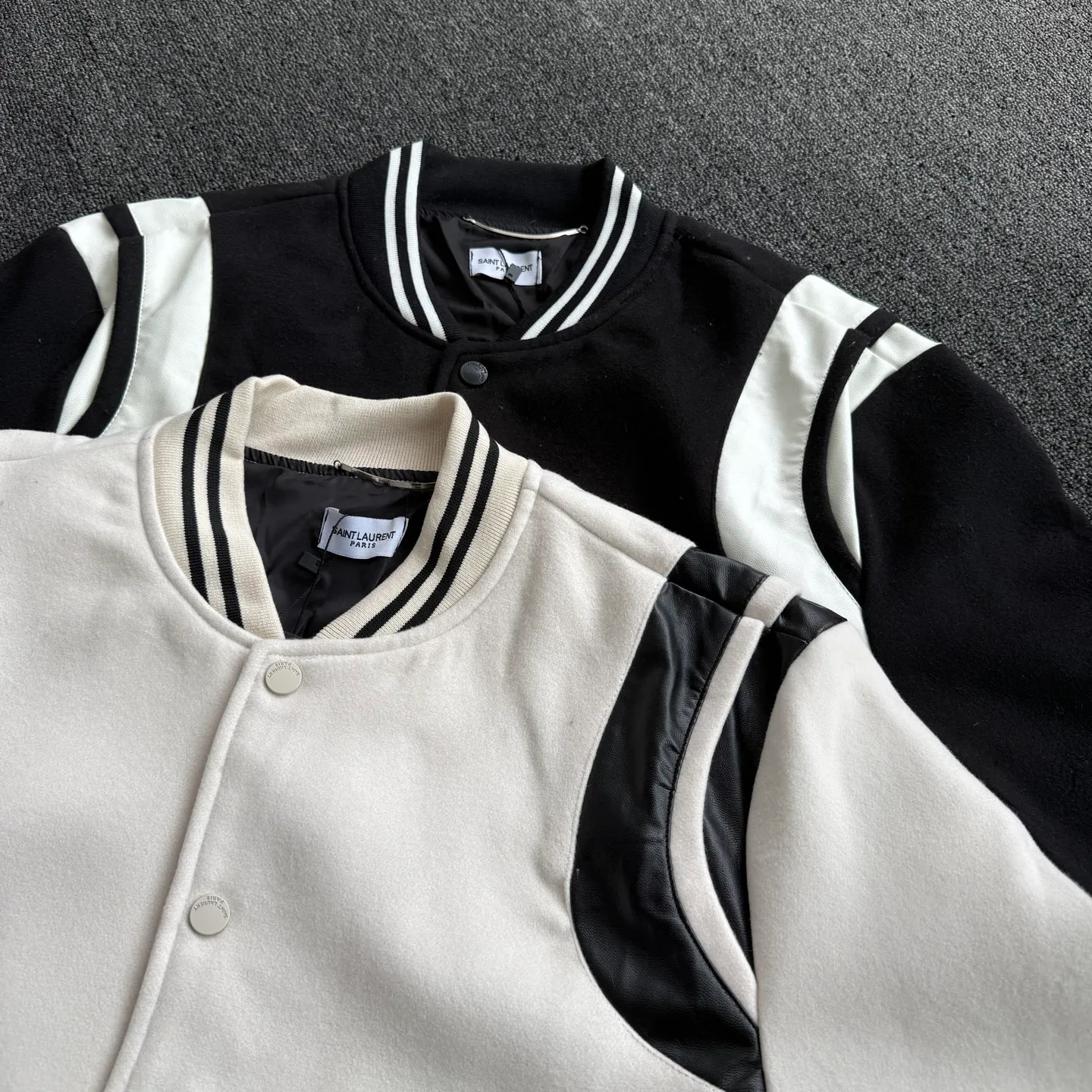 p260💰Model G64 Yves Saint Laurent 𝐒𝐚𝐢𝐧𝐭 𝐋𝐚𝐮𝐫𝐞𝐧𝐭 𝐏𝐚𝐫𝐢𝐬 SLP classic mixed wool woolen leather stitching jacket baseball jacket customized original accessories Wang Zha SLP✨ This classic jacket needs no introduction. Almost everyone at home and abroad owns one. The upper body is high-end and has a full street feel. The original camera is so sexy. Look at the details of the pictures. It’s so talented!  Color: black beige